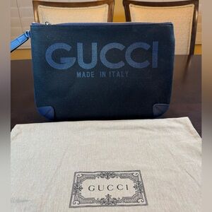 New Authentic Gucci Logo Pouch wristlet Bag Black